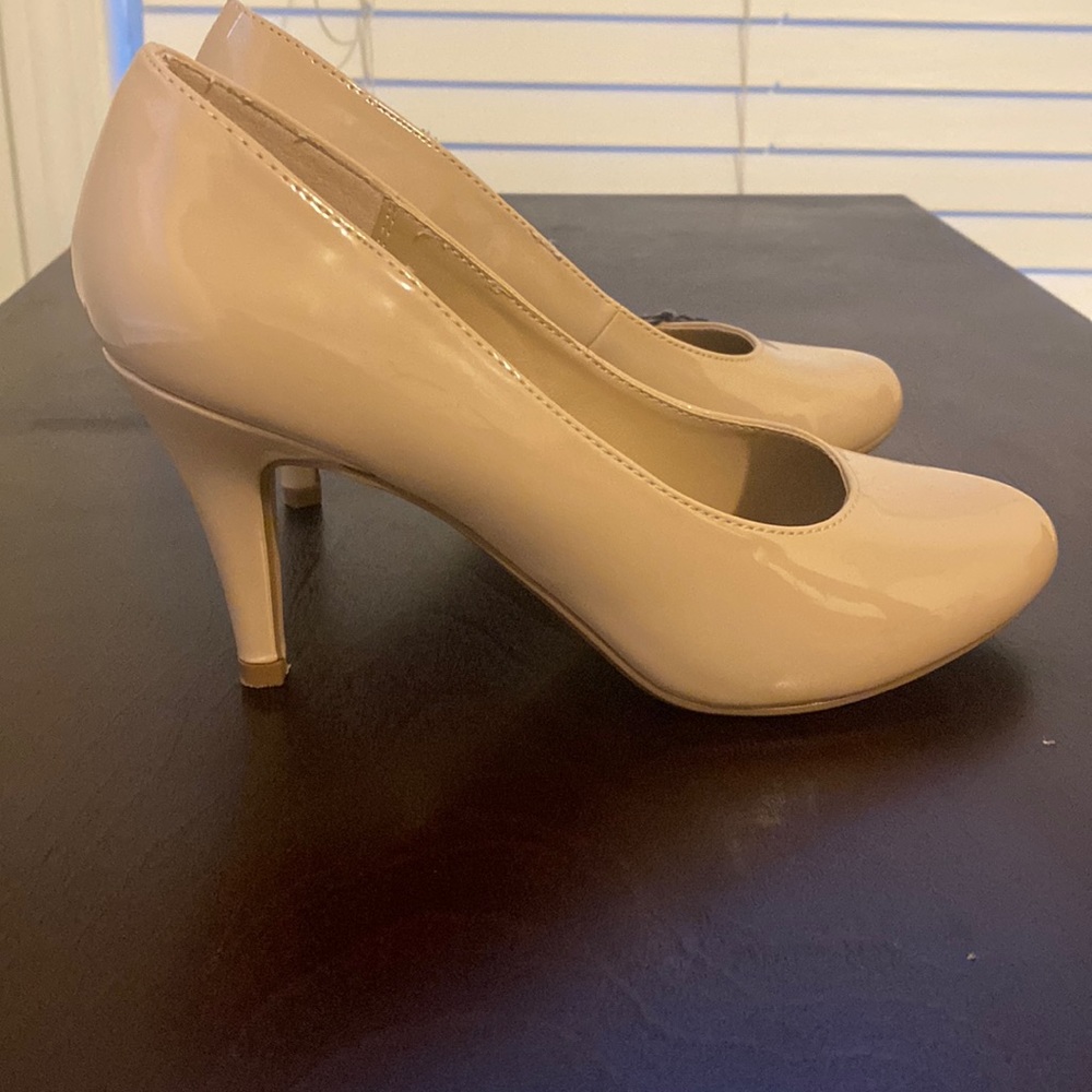 Nude kitten heel pumps